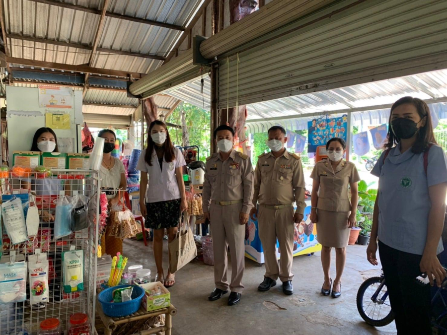 องค์การบริหารส่วนตำบลขามป้อมมีการตักเตือนร้านค้าไม่ให้จำหน่ายบุหรี่ให้กับเด็ก